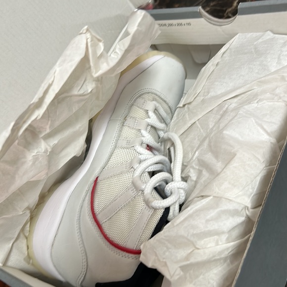Jordan 11 - Picture 6 of 6